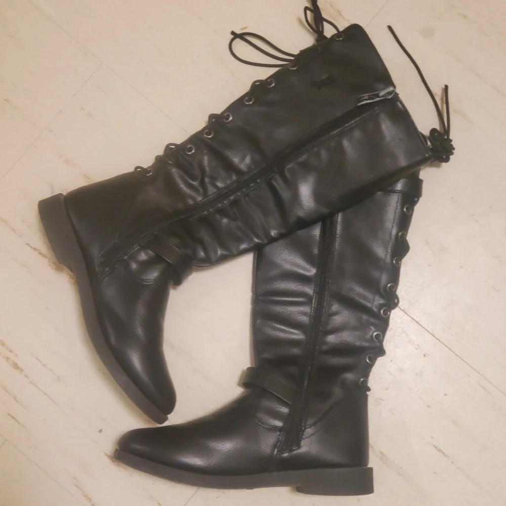 Boots - Picture 3 of 3